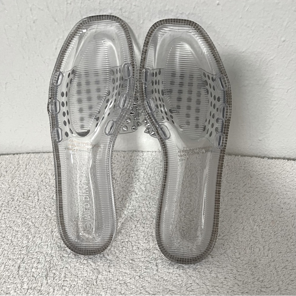 Wild Diva Womens Size 6 Open Toe Jelly Sandal Jacelyn-03 Clear With Spikes NWOT - Picture 4 of 6
